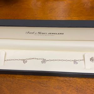EUC Fred Meyers Silver&Diamond Paw Print Bracelet
